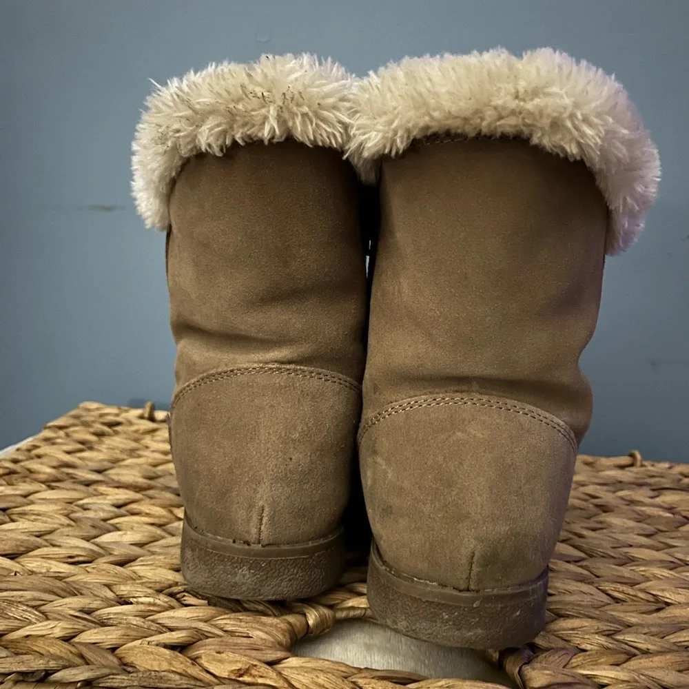 Tan Fleece Lined Boots Size 8 - Picture 5 of 7